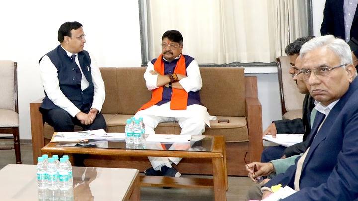 नगरीय निकायों को आर्थिक रूप से आत्मनिर्भर बनाने के लिये ठोस प्रयास हों